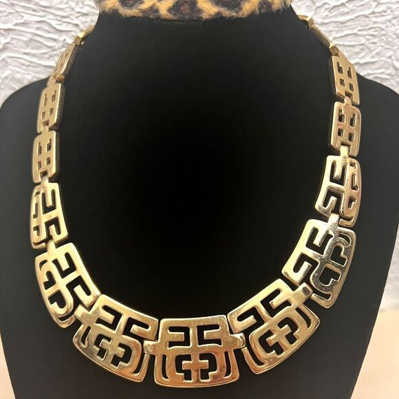 ¡VINTAGE RARE! Crown TRIFARI Asian‎ Style Choker/Necklace, Gold-Tone. 17 in. - Picture 2 of 6